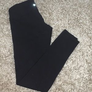 Lululemon Wunder Under in Black size 6